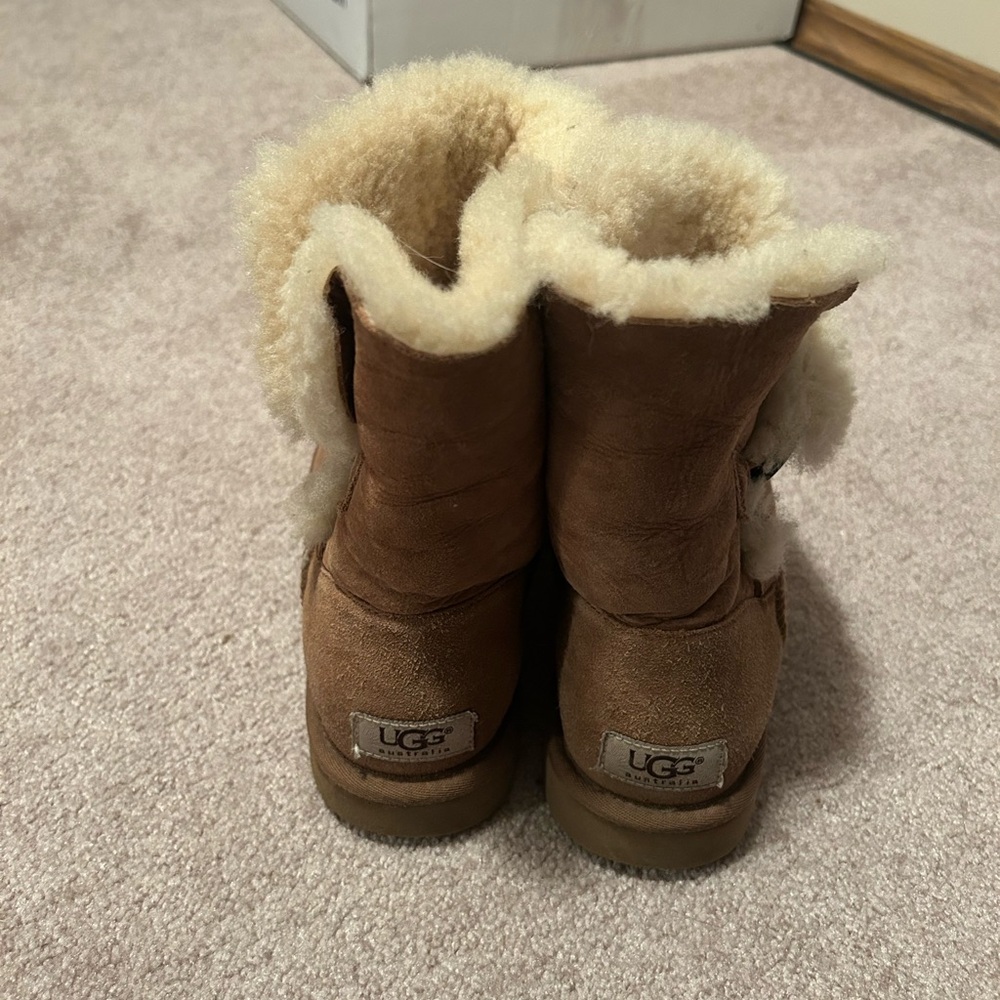 Chestnut Bailey Button Uggs Size 6 - image 2